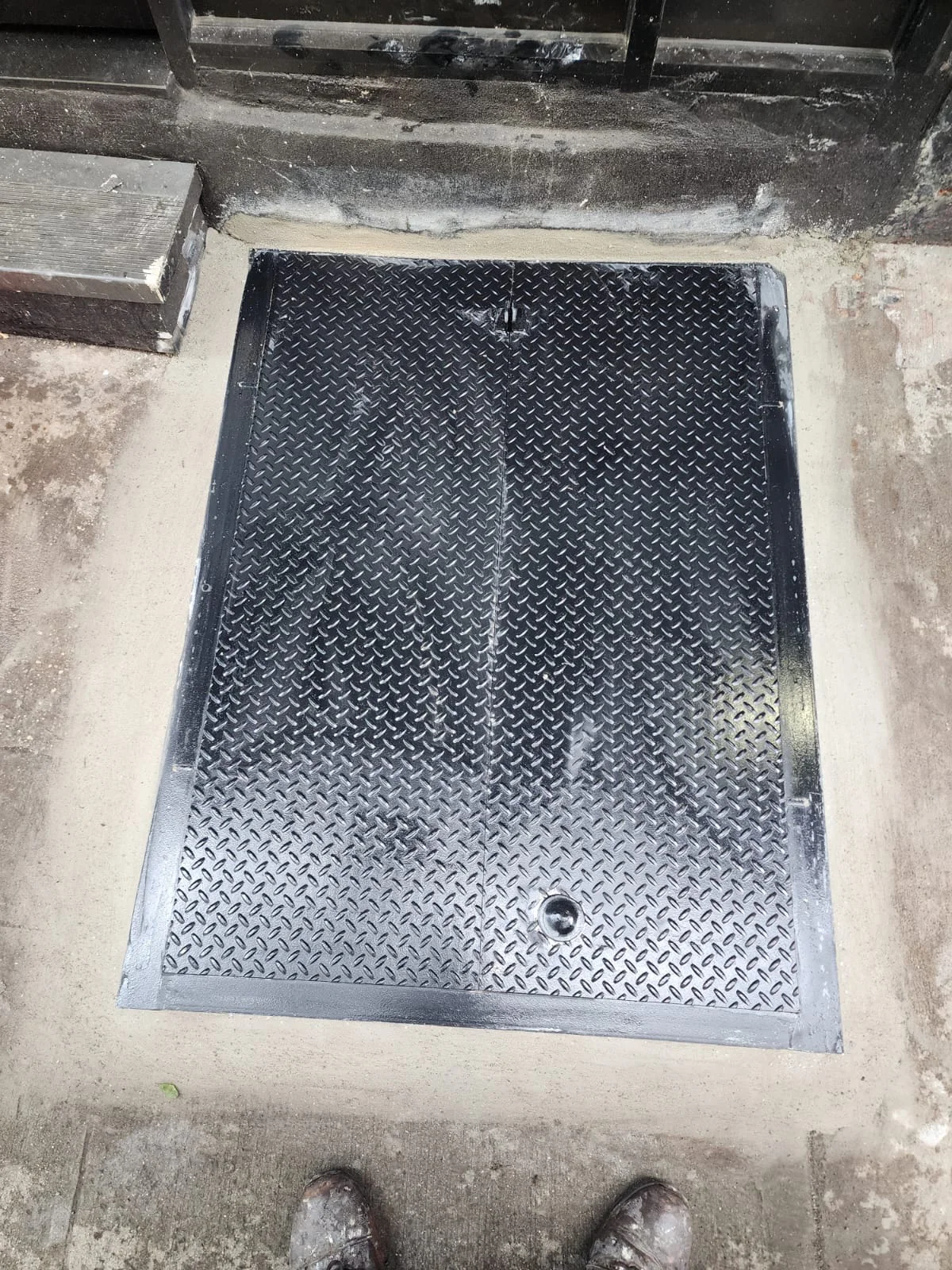 Dimond plate cellar door NYC